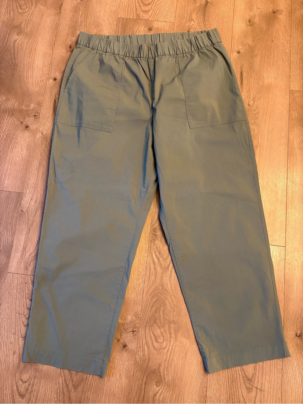 GAP Women’s Off-Duty Khaki in Green